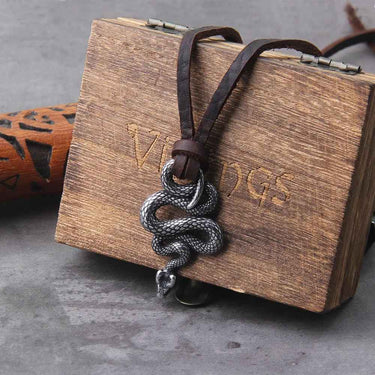 Collier Serpent Gothique